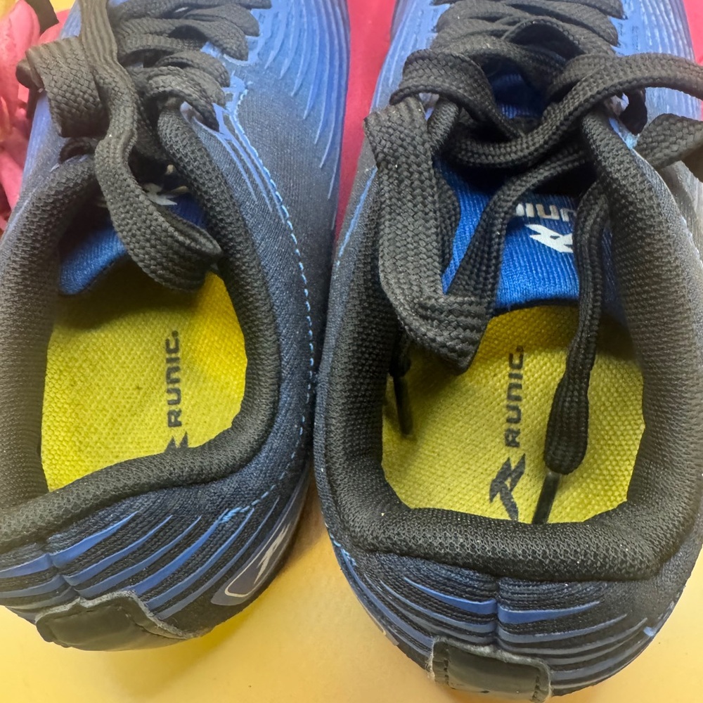 Runic sz 6.5 athletic cleat shoes in blk/ blue - Picture 9 of 11